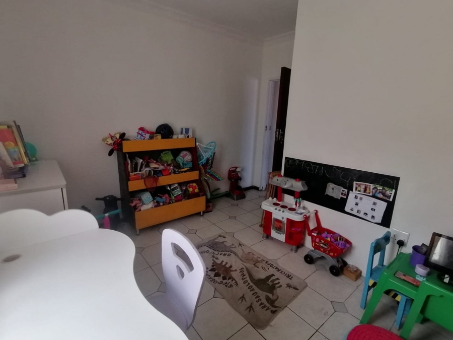 5 Bedroom Property for Sale in Lotus River Western Cape